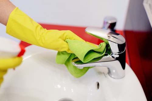 Professional move-out cleaning in Brompton for a local flat handover